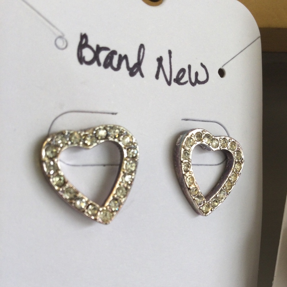 Adorable heart rhinestone earrings